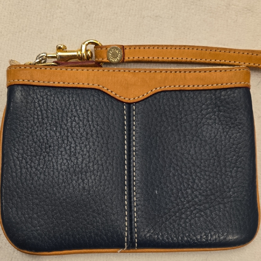 ​✨ Dooney & Bourke Pebble Grain Leather Wristlet Coin Purse - Navy/Tan ✨